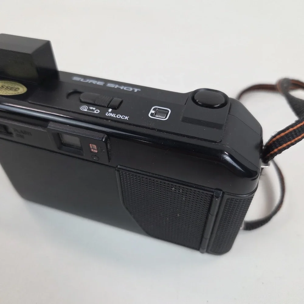 Canon Sure Shot Vintage 35mm Film Camera 38mm f/2.8 - Powers On - Picture 5 of 15